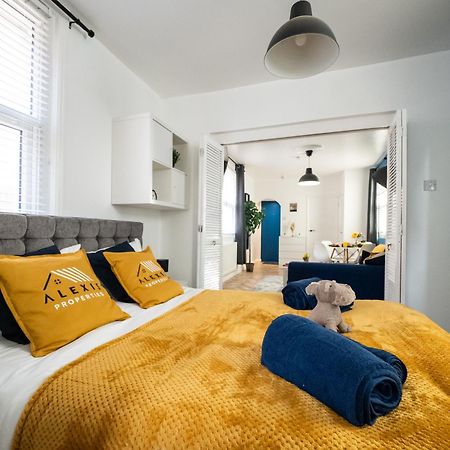 Seaside Retreat: Luxury 1-Bed, Free Parking Appartement Portsmouth Buitenkant foto