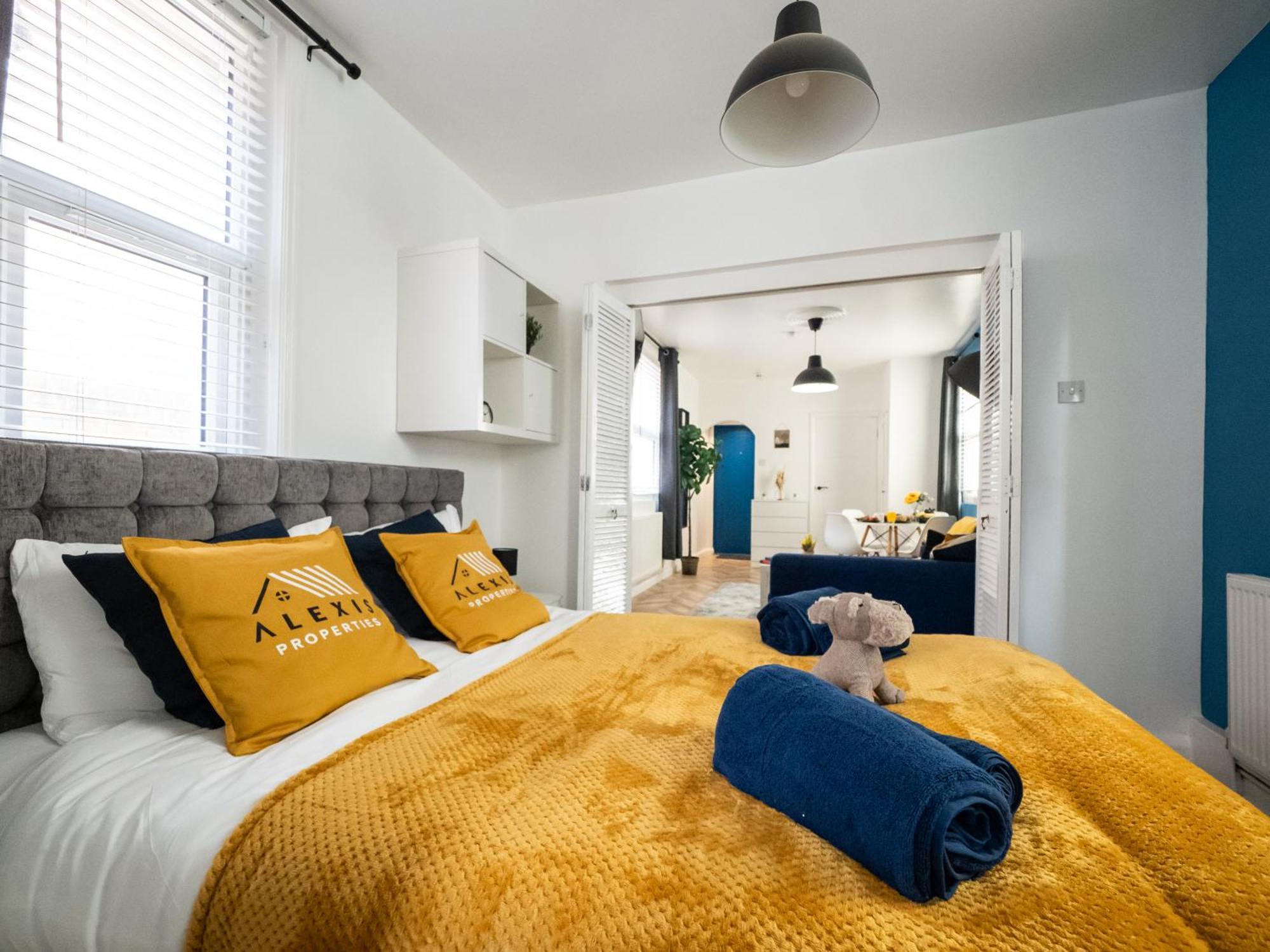 Seaside Retreat: Luxury 1-Bed, Free Parking Appartement Portsmouth Buitenkant foto